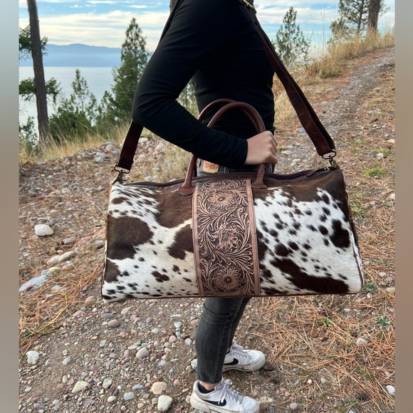 New Rustic Vintage Unisex Duffel Cowhide Bag Weekender Tan Brown Toooled Leather - Picture 4 of 12